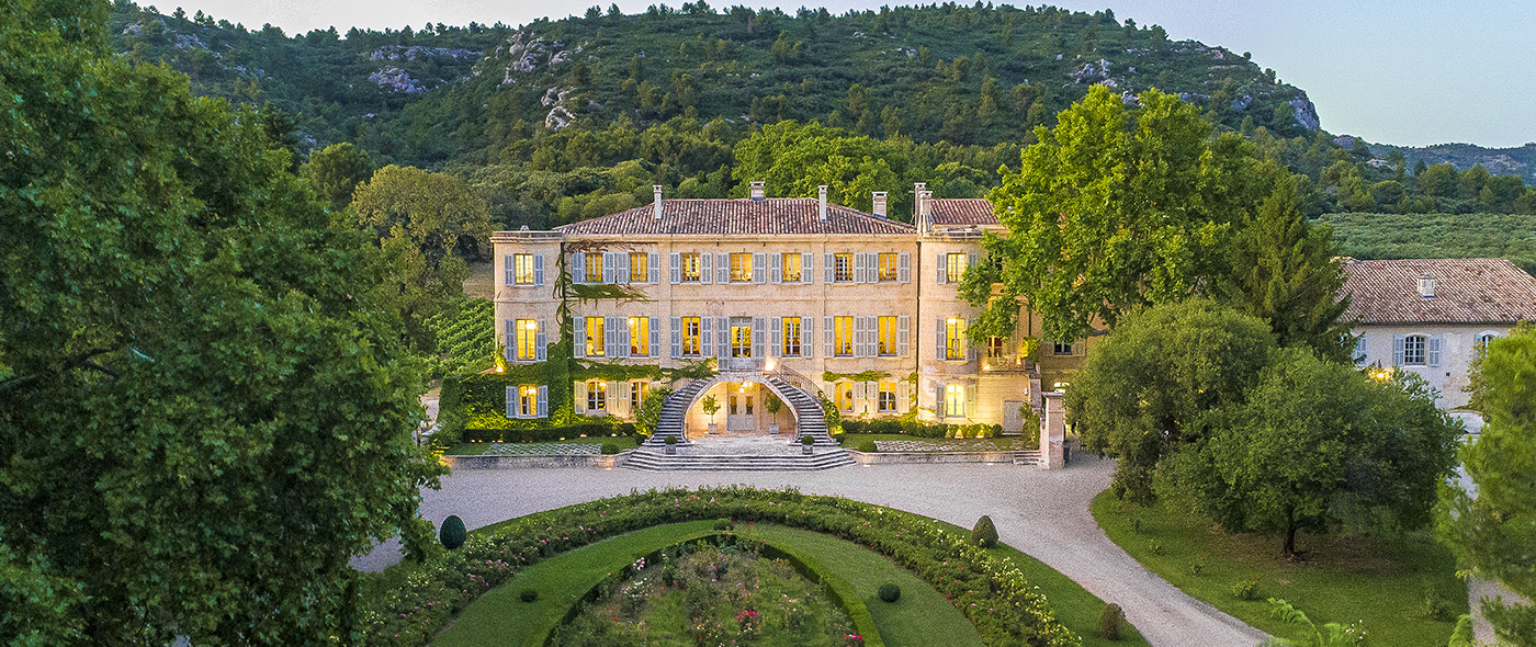 Luxury wedding chateau in Provence
