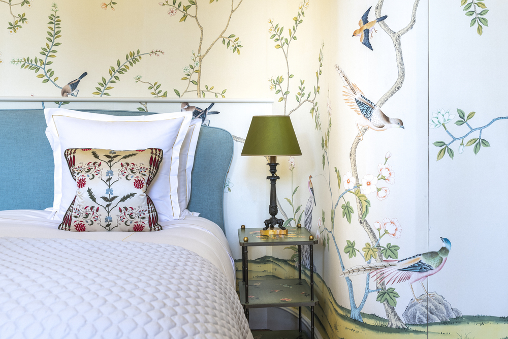 Birds suite of romantic castle d'Estoublon for weddings in France