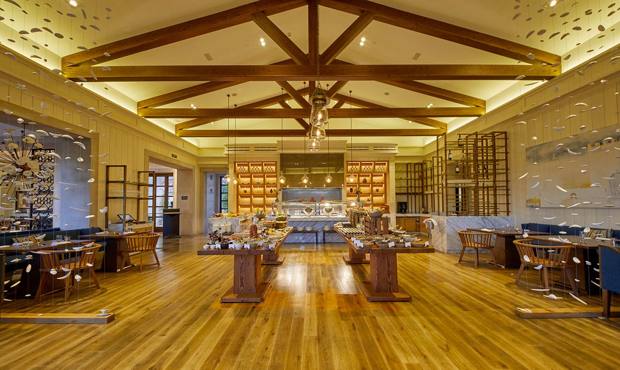 Breakfast room at luxury grand hotel for weddings in Mallorca