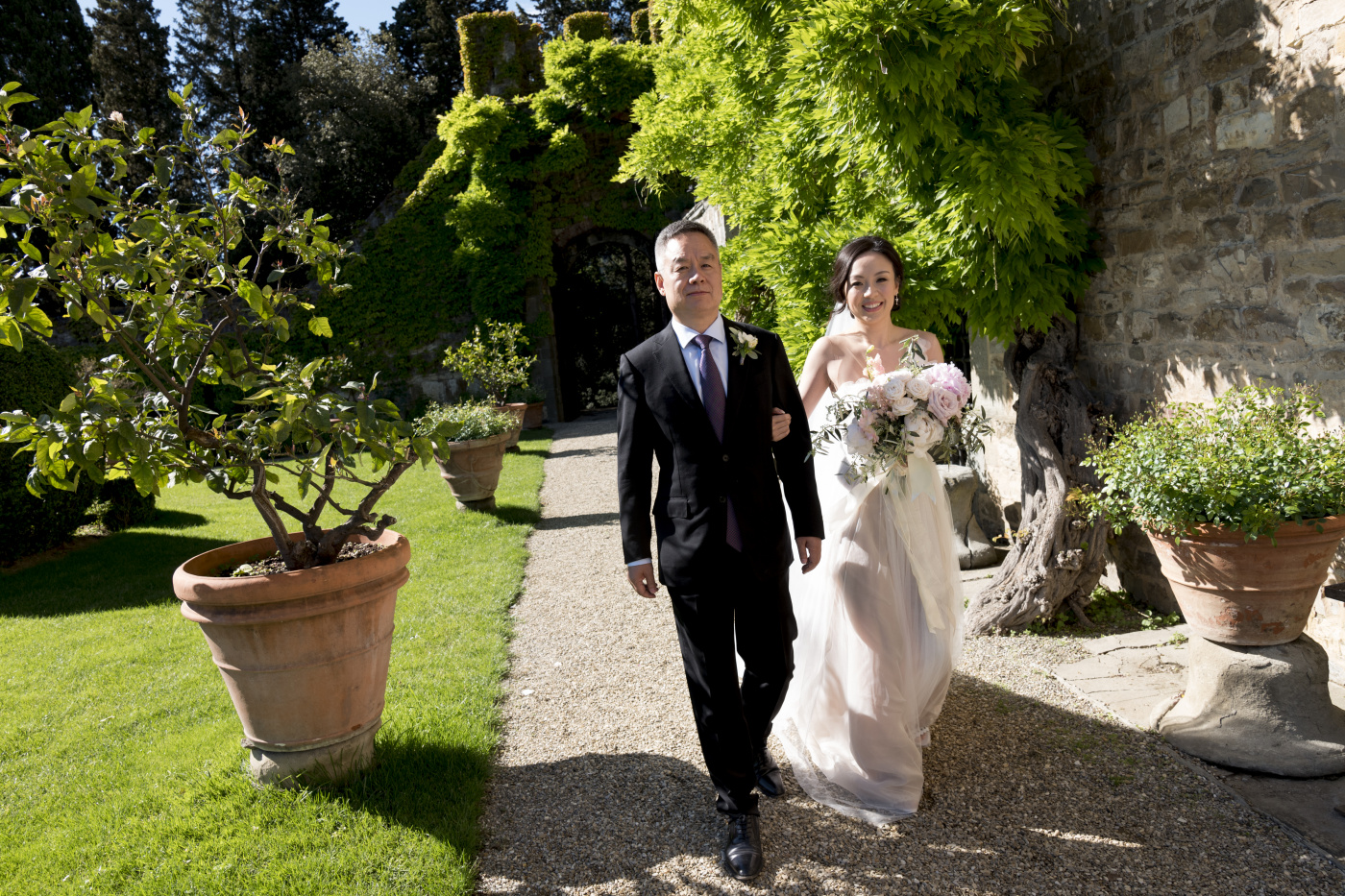 The bride and her father arriving at the ceremony