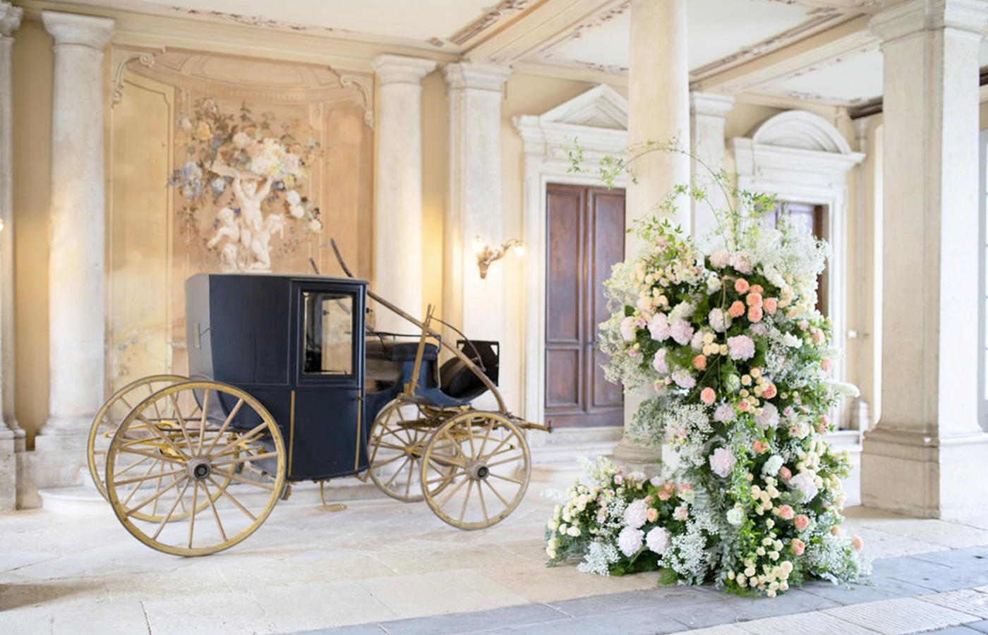 Carriage and flowers at Lake Garda villa