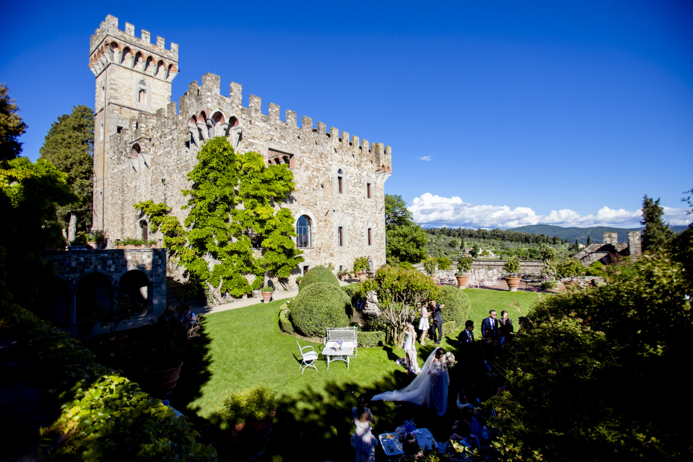 Castle with gardens for ceremony and cocktail reception