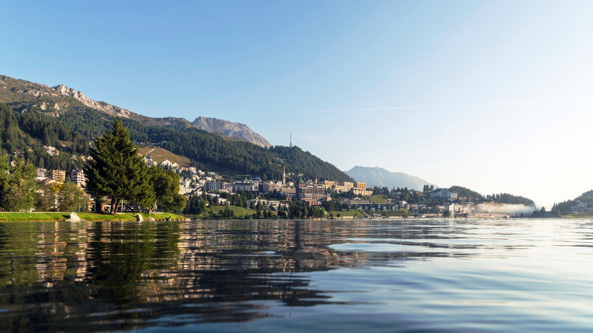 celebrate your wedding by the Swiss lakes