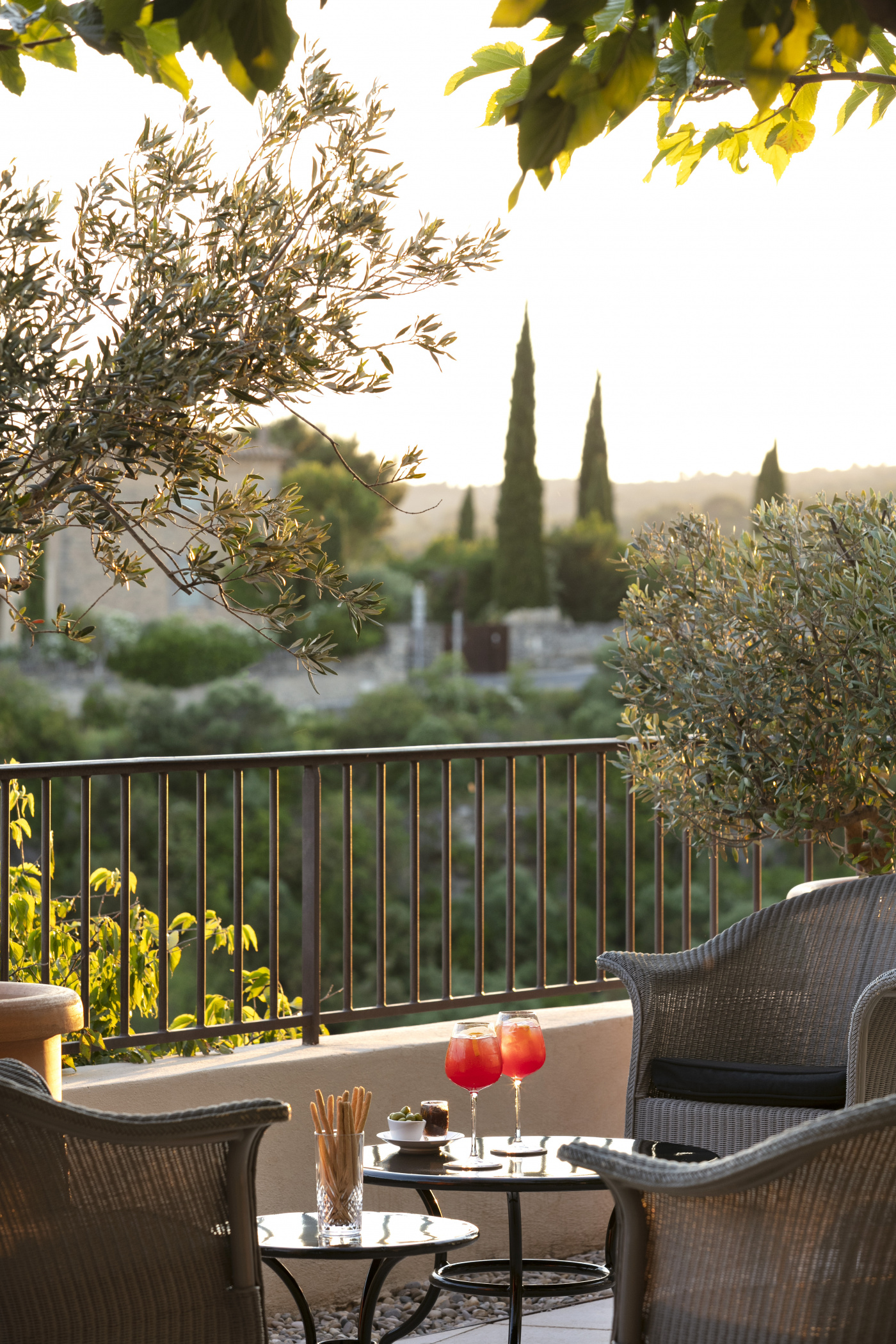 Cocktail time at luxury villa in France for wedding