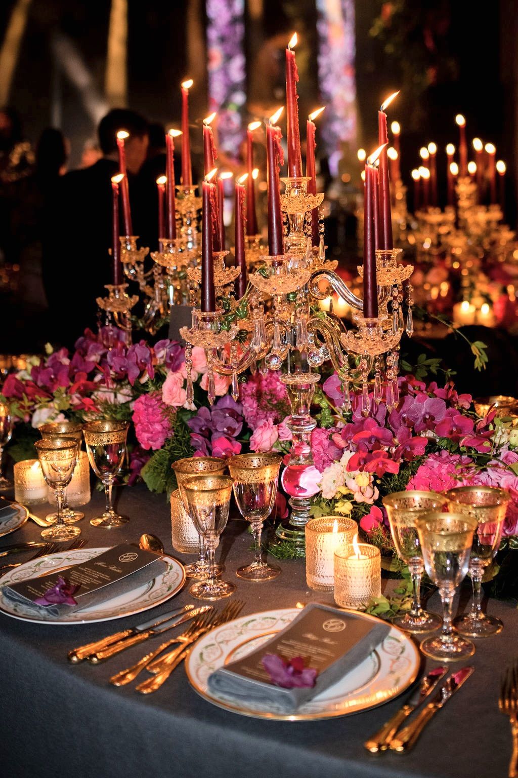 Elegant decor at tables of the villa on Lake Garda for weddings