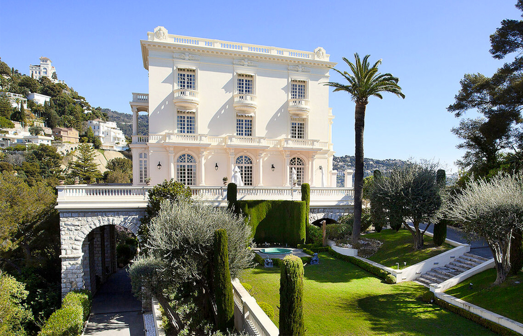 Facade with garden of luxury Belle Epoque La Vigie wedding villa on the French Riviera