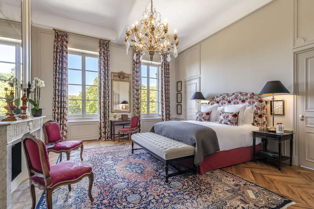 Floral suite of luxury wedding castle d'Estoublon in France