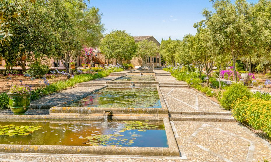 Fountains at the luxury villa for weddings in Mallorca