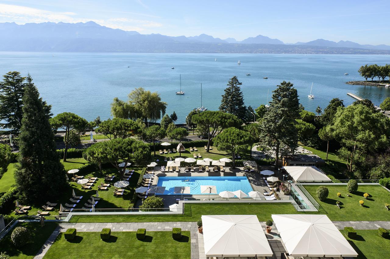 Garden for ceremony with lake view in Lake Geneva