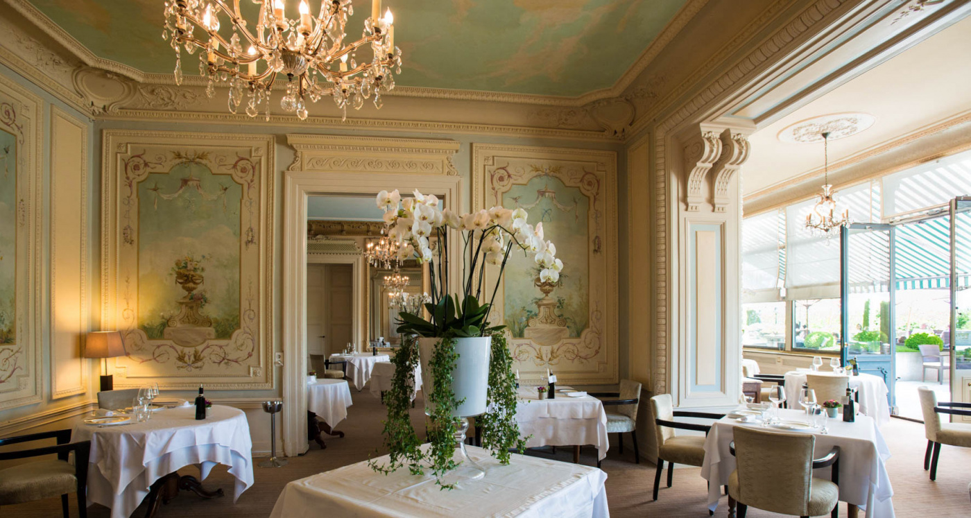 Elegant indoor room in Switzerland for weddings