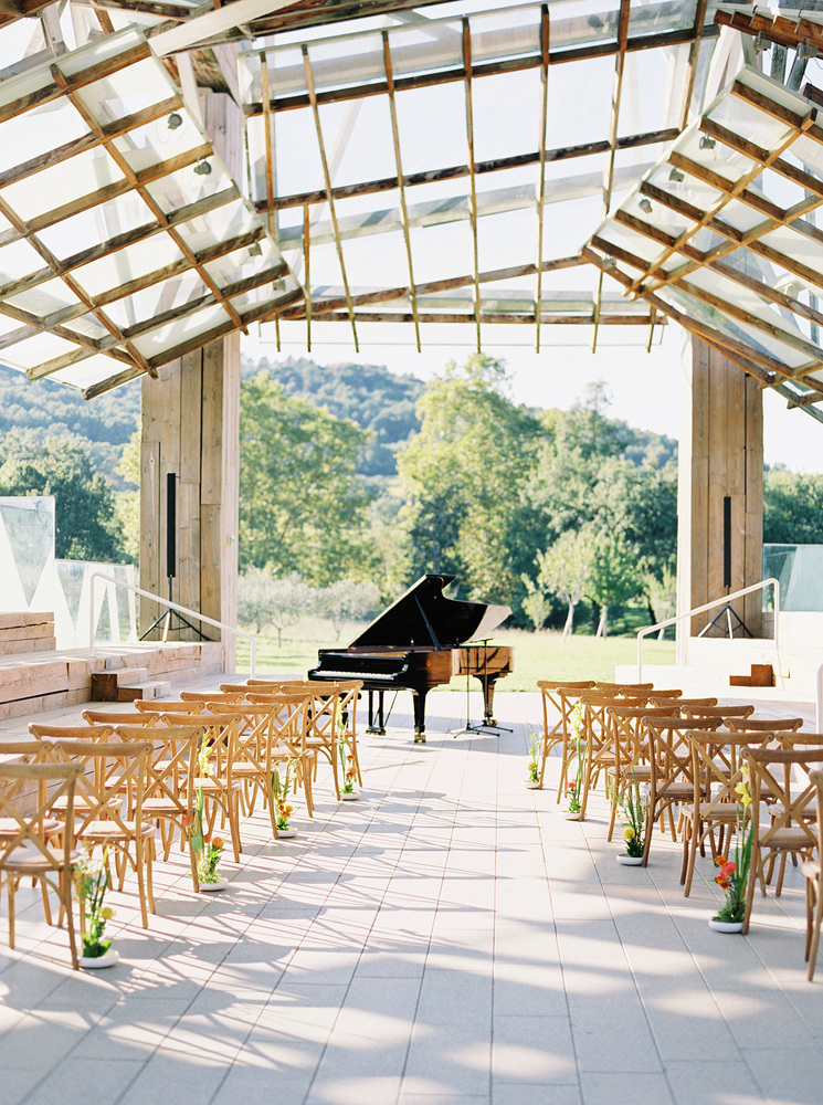 Piano gallery for luxury wedding in Provence
