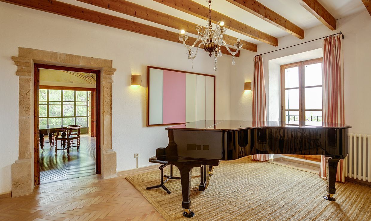 Piano room of luxury villa for weddings in Mallorca