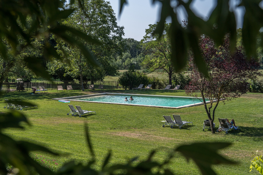 Pool and garden of luxury chateau for wedding in France
