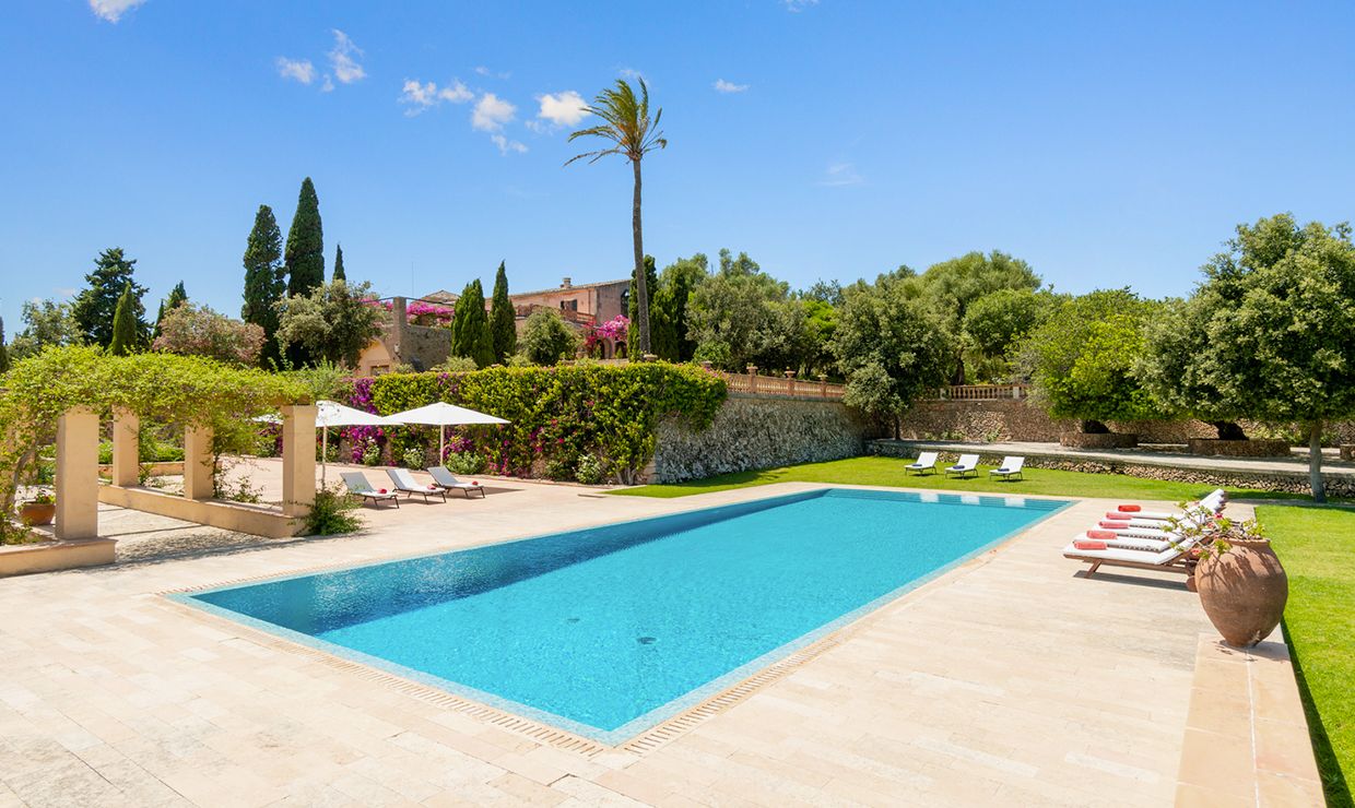 Pool of luxury villa for weddings in Mallorca