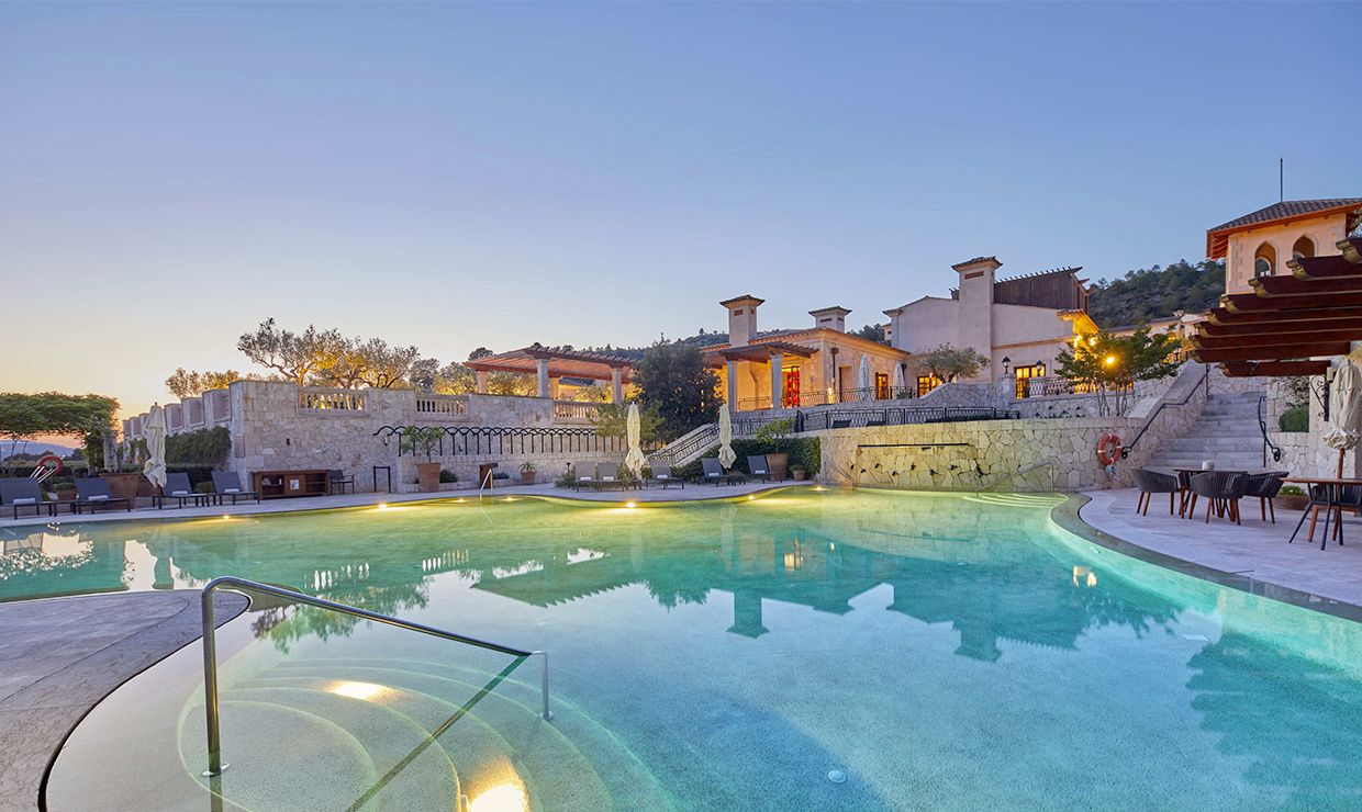 Pool by night at grand hotel village in Mallorca for weddings