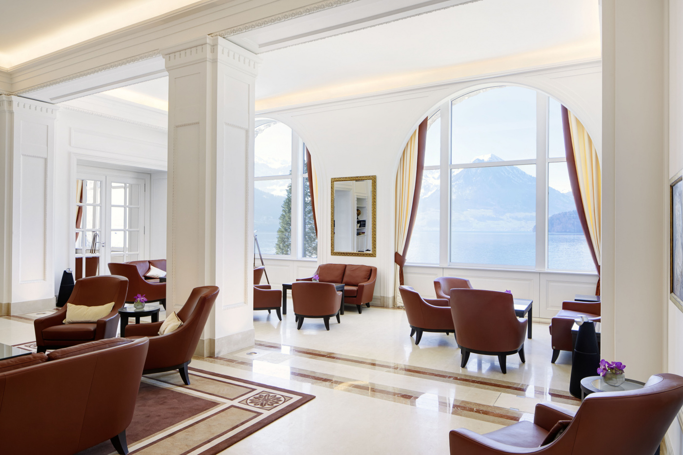 Relax area with water and mountain view at luxury wedding venue on Lake Lucerne