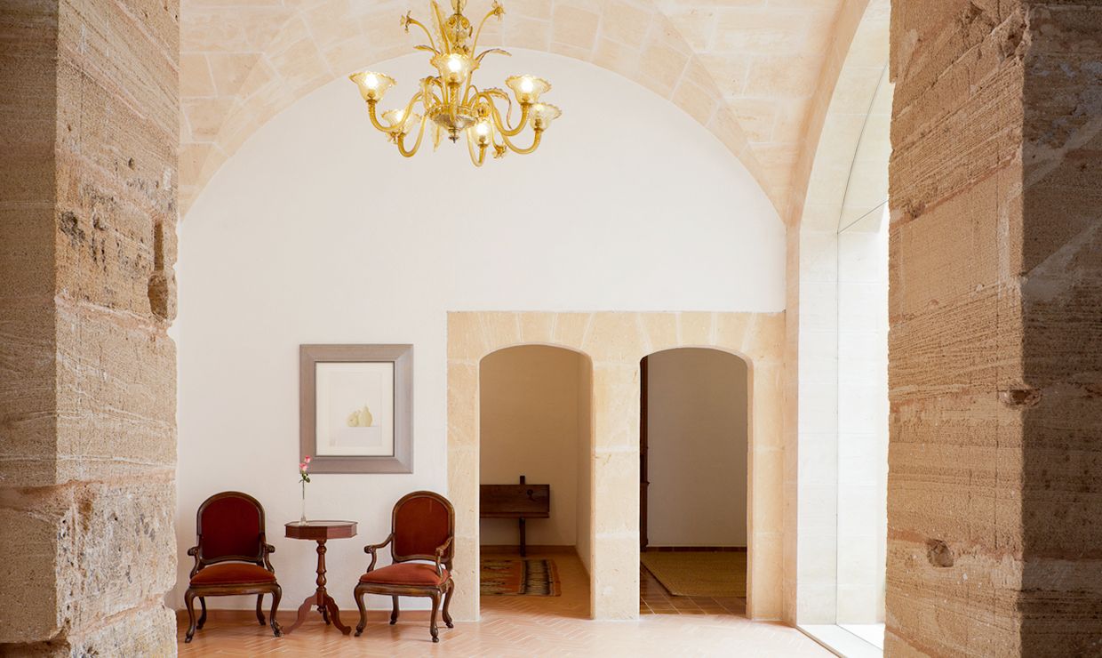 Relax corner with chandelier at luxury villa for weddings in Mallorca