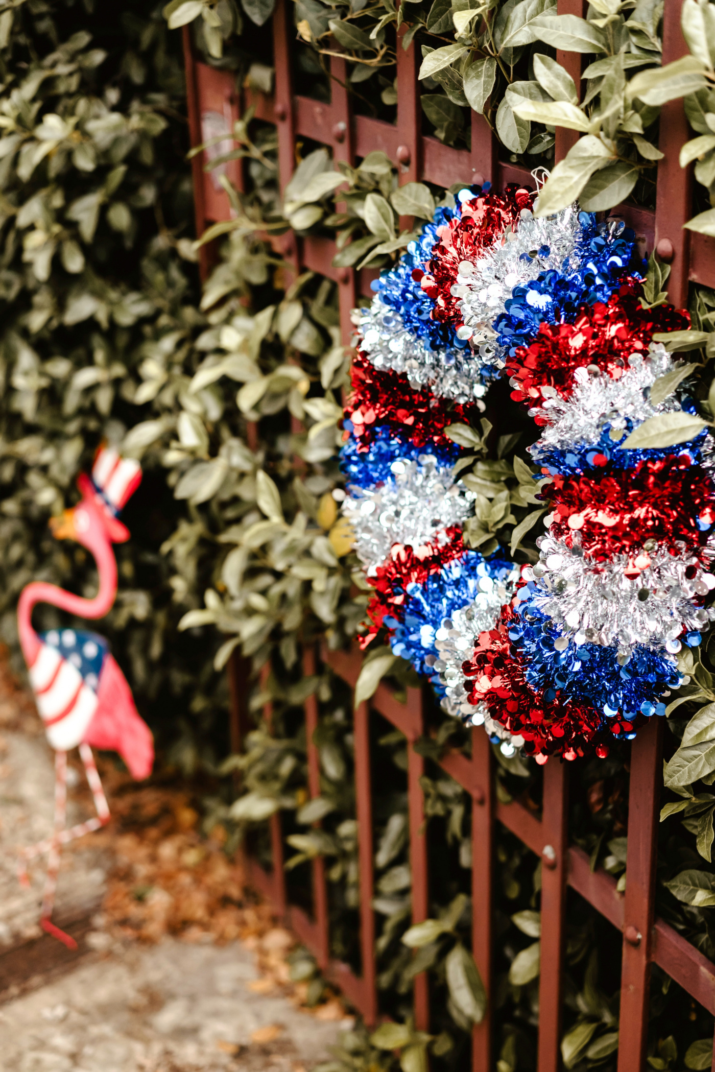 American style garland and flamingo for a birthday party