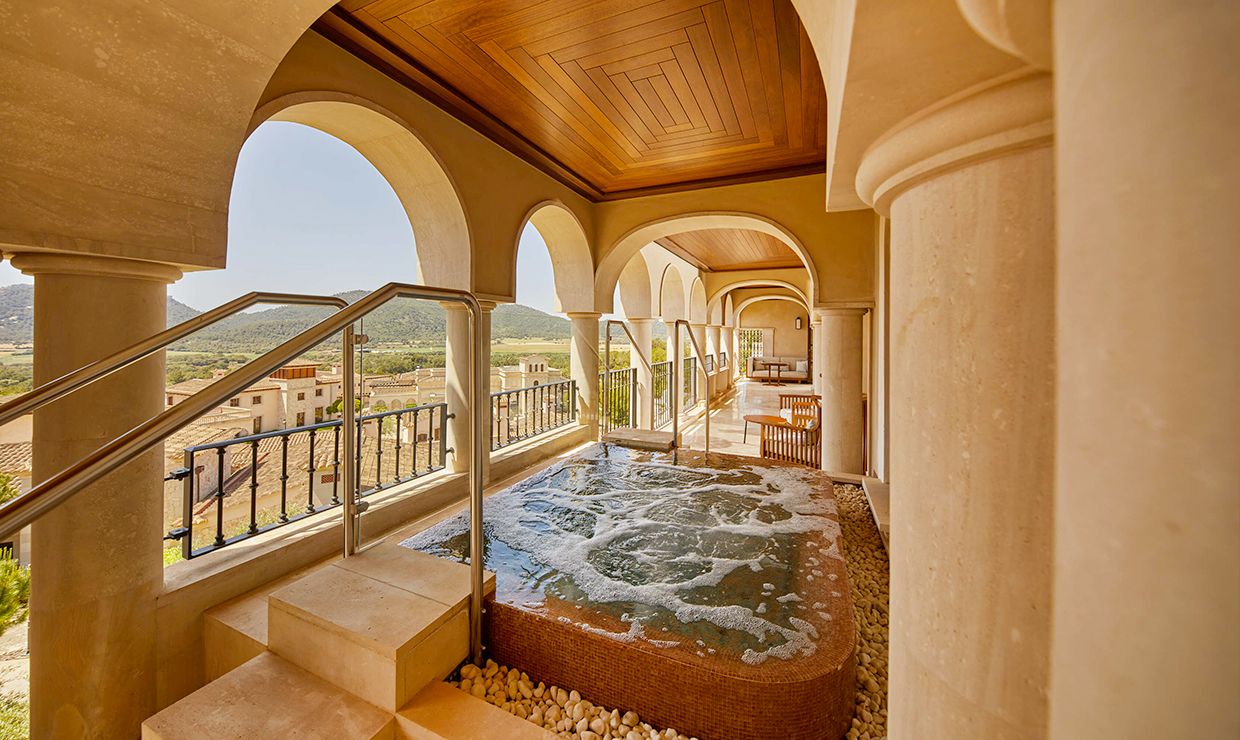 Suite with jacuzzi at luxury grand hotel village for weddings in Mallorca