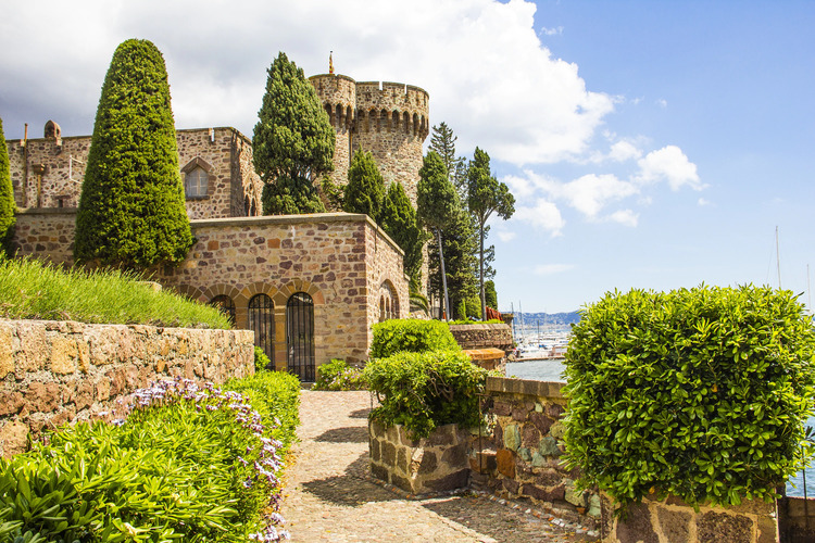 Tower and garden at luxury castle for weddings in Provence