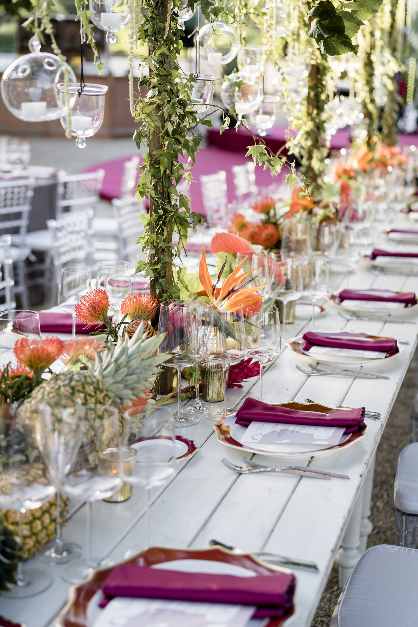 Decors with flowers and fruits for a birthday party