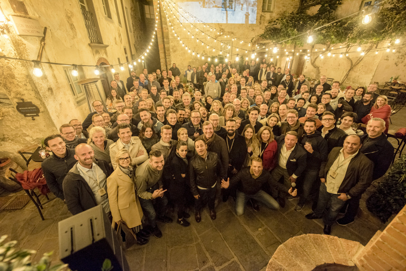 Corporate event with 200 guests with bulblights