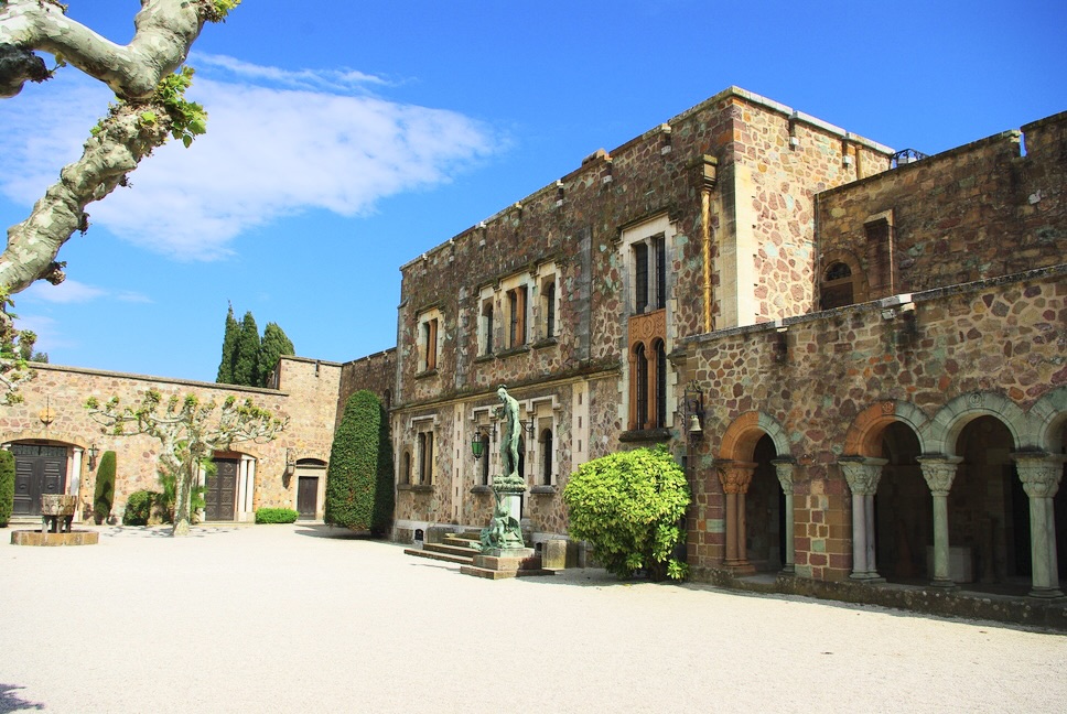 View of courtyard at luxury castle for weddings in Provence