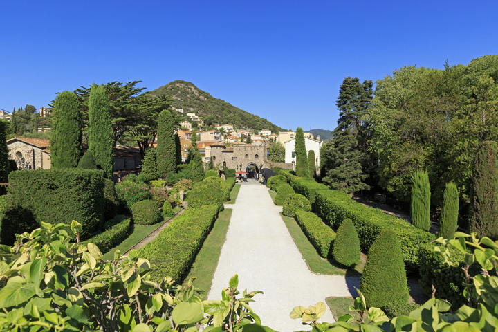 View of main alley at castle for weddings in Provence