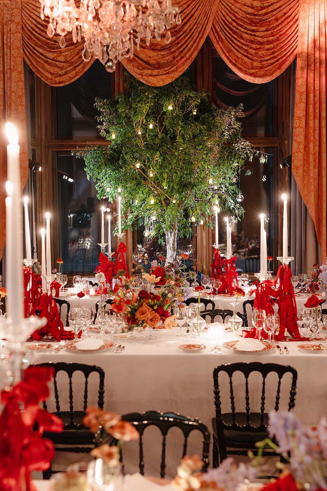 Elegant table setting with black chairs, white table clothes and red ribbons for luxury weddings in Sankt Moritz